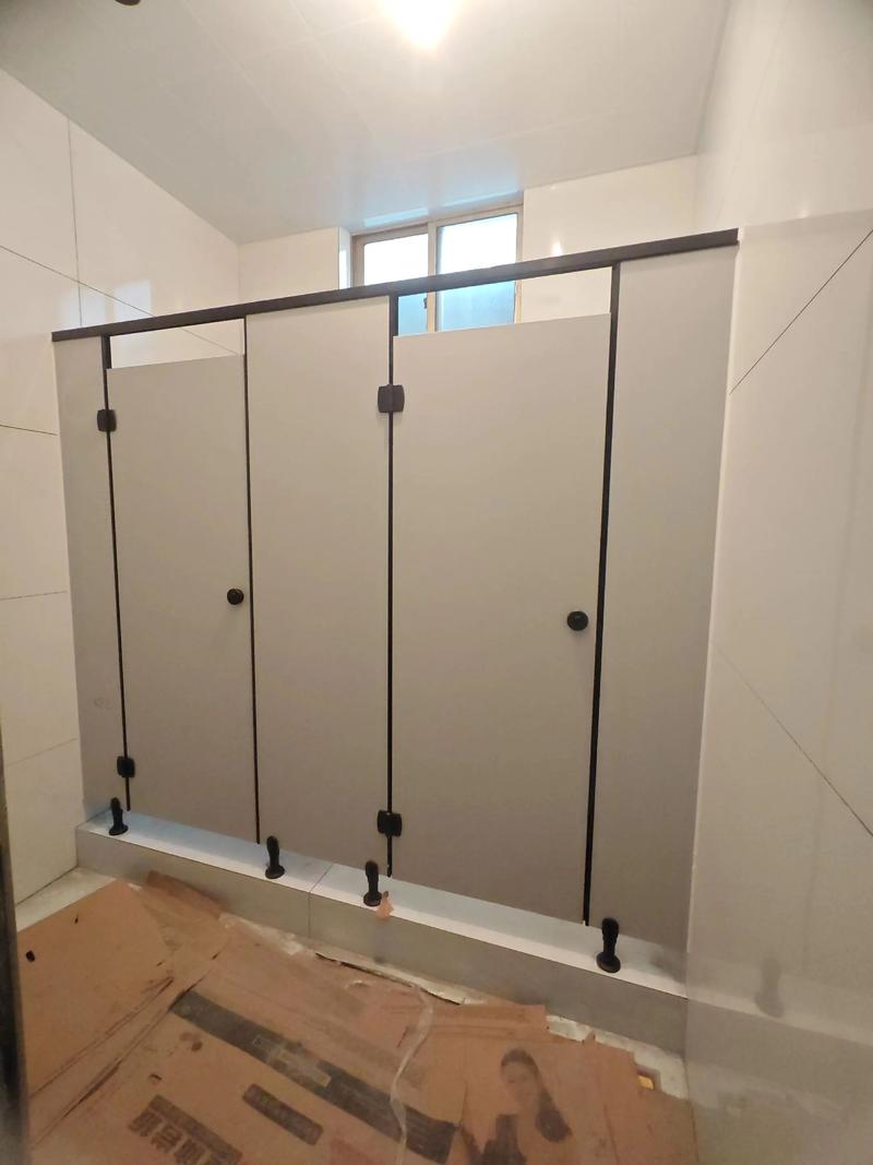專(zhuān)業(yè)定制無(wú)錫公共衛(wèi)生間隔斷，打造安全、美觀、實(shí)用的空間