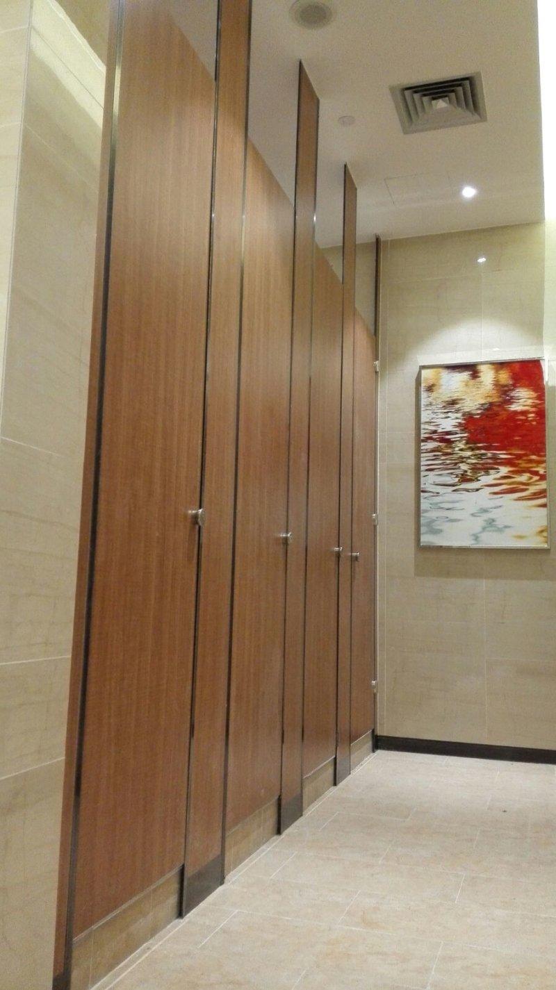 復(fù)合隔斷在衛(wèi)生間隔斷中的應(yīng)用與優(yōu)勢(shì)